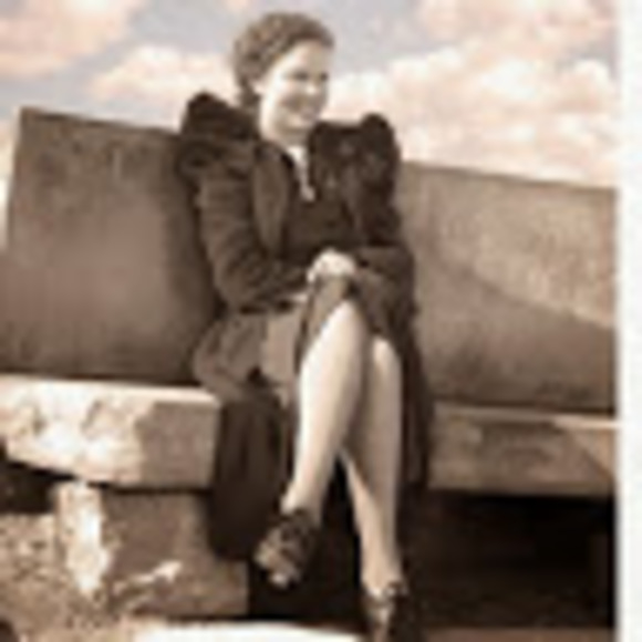 Meet your Posher, Lori - Picture 1 of 1